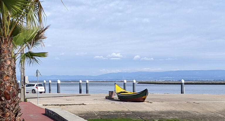 An der Ria-Uferpromenade in São Jacinto. Photo: Casa dos Jacintos